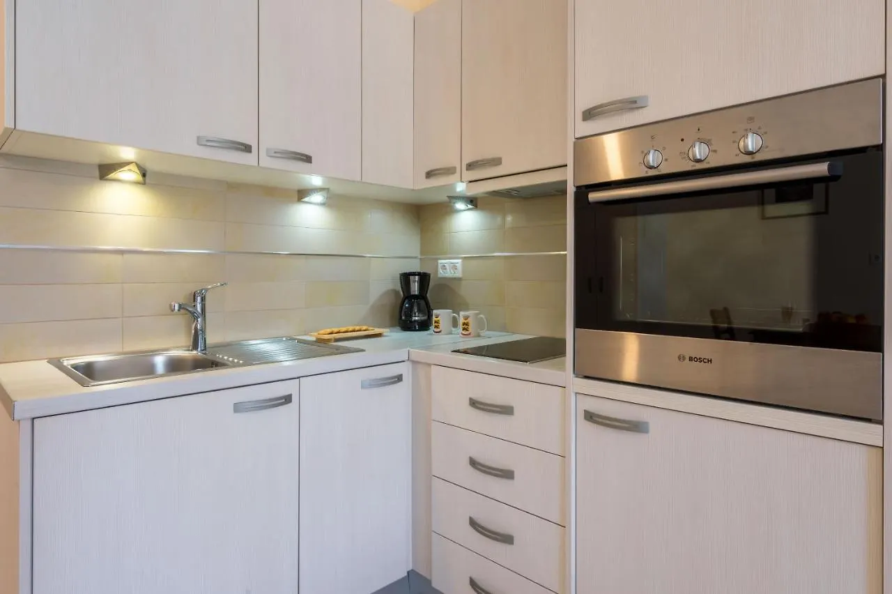 아파트호텔 Rouchotas Apartments 아르고스톨리온
