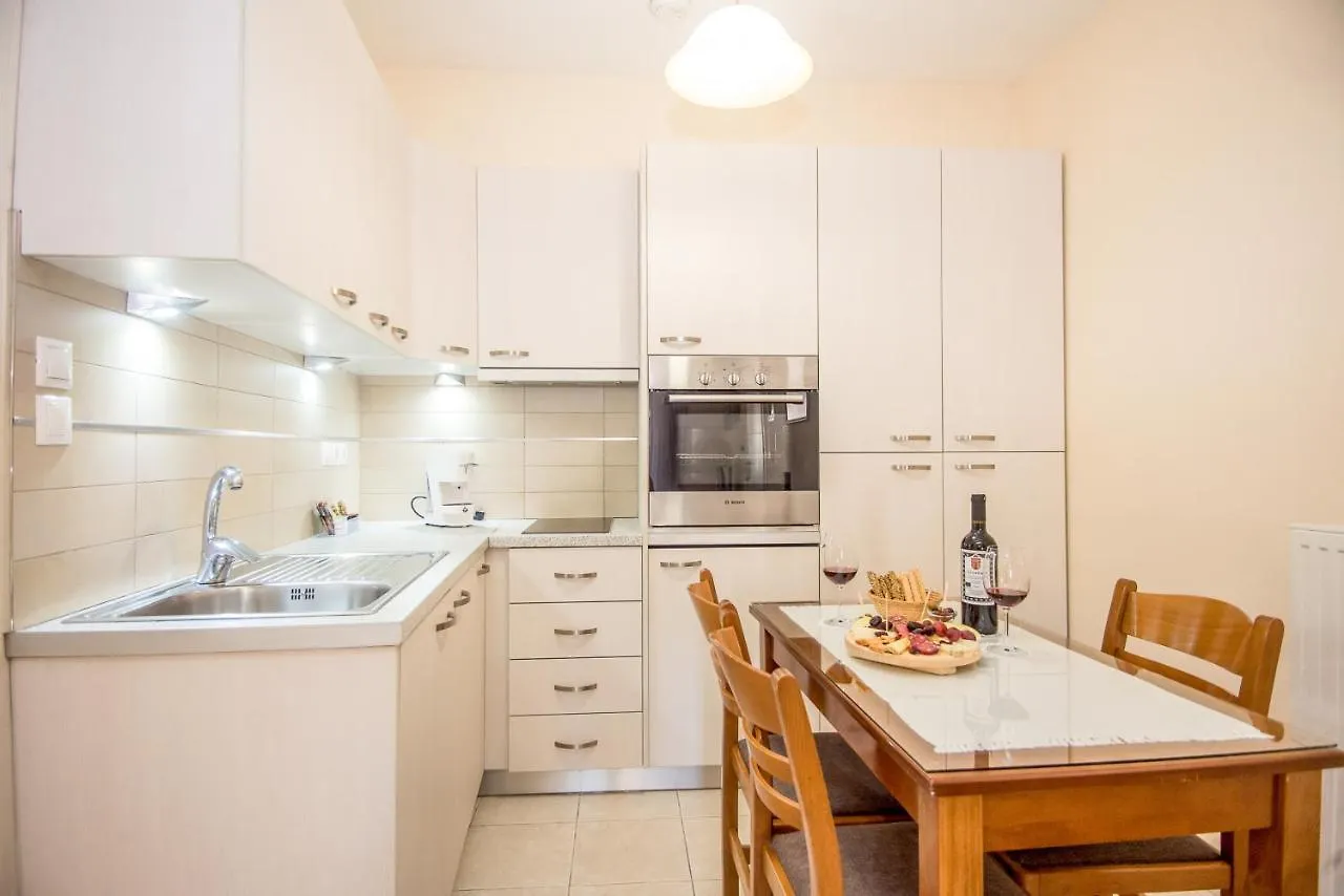 아파트호텔 Rouchotas Apartments 아르고스톨리온